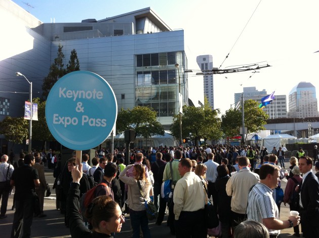 Crowds at Dreamforce 11 outside Moscone Center